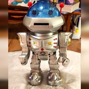 Mastermind Toys Mighty Mike RC Disc Shooting Space Robot 2017 With Remote!!